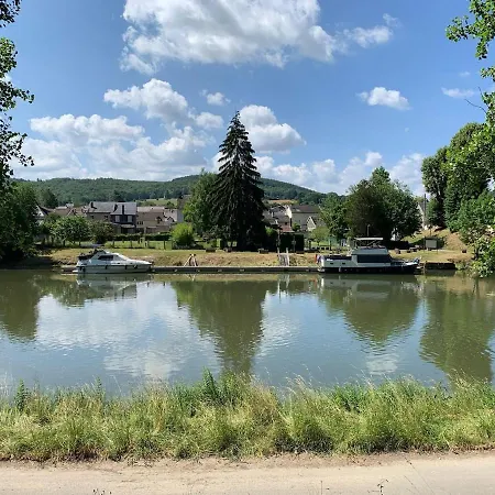 Сasa de vacaciones Maison Authentique En Bord De Meuse Joigny-sur-Meuse